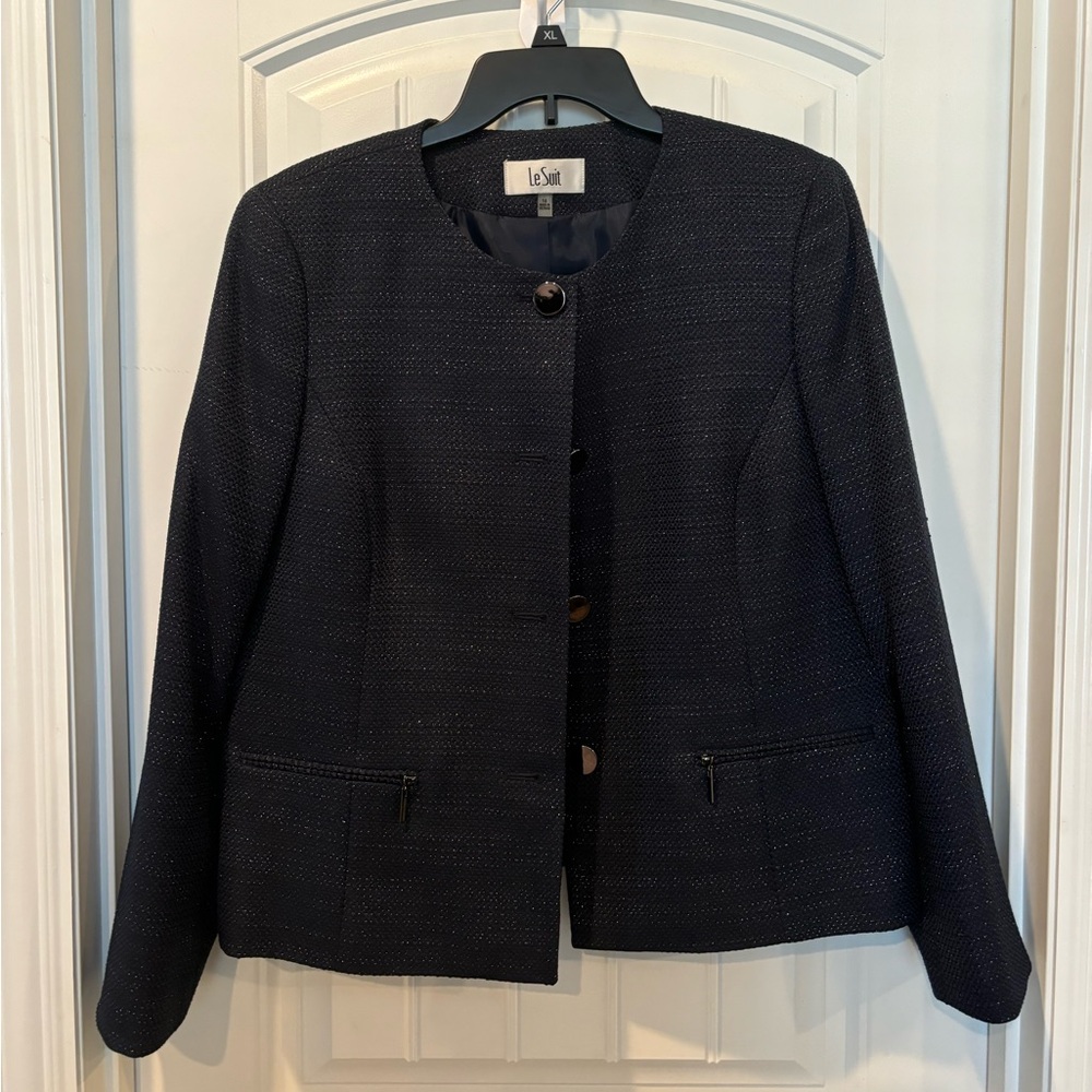 Beautiful navy two piece suit by Le Suit. Perfect condition, worn once. - Picture 2 of 9